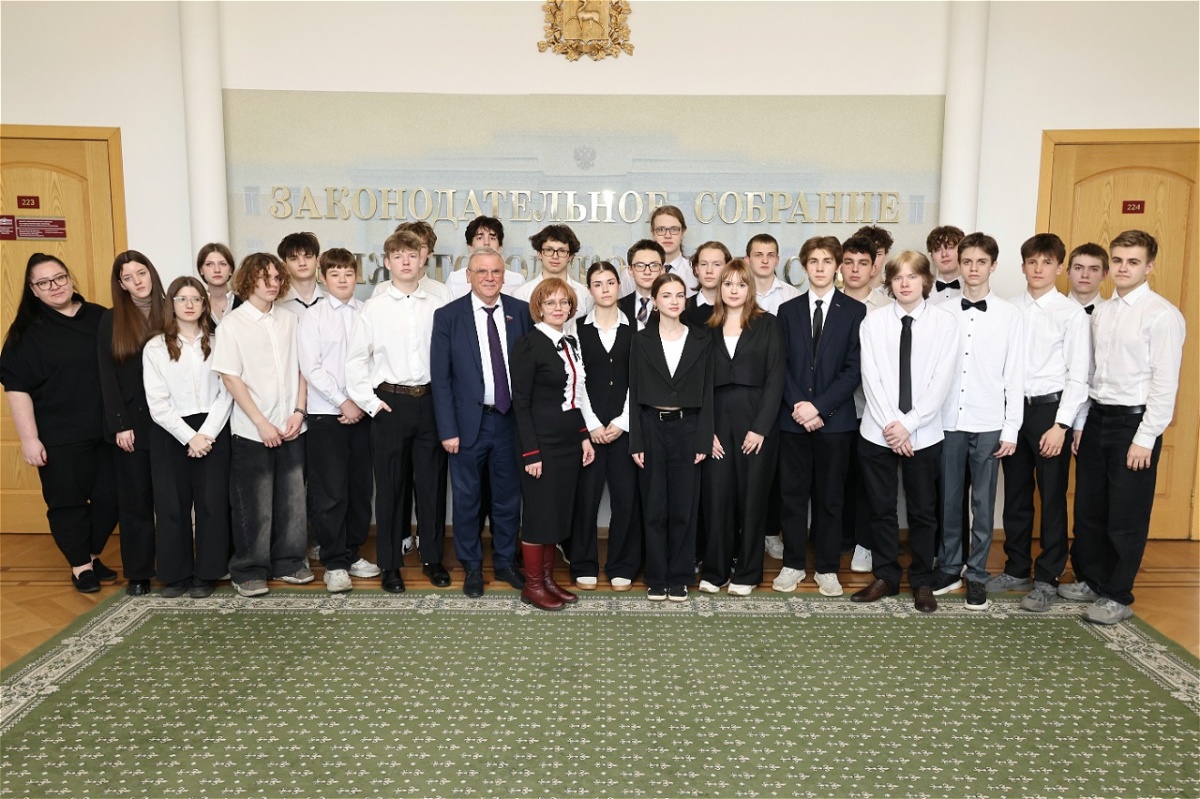 Спикер ЗСНО Люлин уступил место председателя десятикласснику из Дзержинска - фото 1