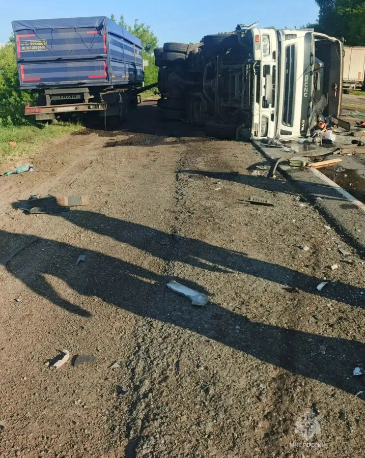 Появились фото с места смертельного ДТП с большегрузом в Нижегородской области - фото 2