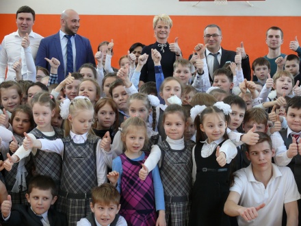 Олимпийская чемпионка Светлана Хоркина открыла спортзал в школе Нижнего Новгорода