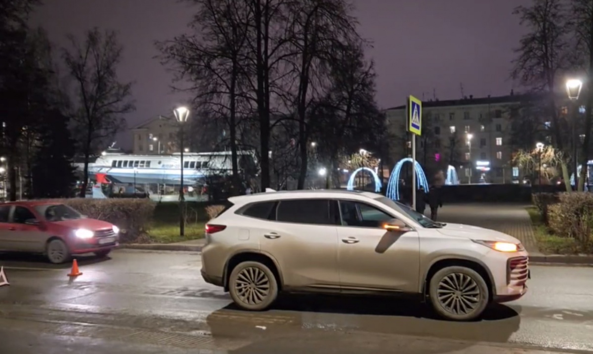 Автомобиль сбил двух женщин на переходе в Нижнем Новгороде - фото 1