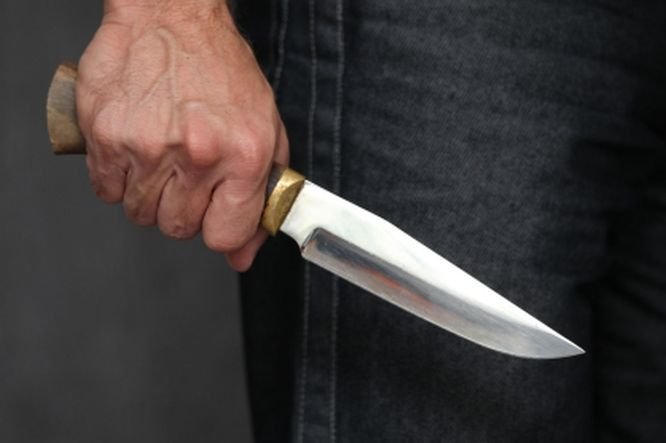 Мужчина с ножом нападал на прохожих в Кстове - фото 1