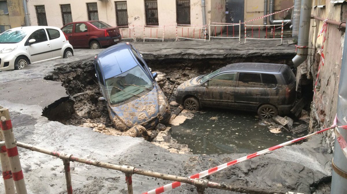 Санкт Петербург прорвало трубу в кафе погибли