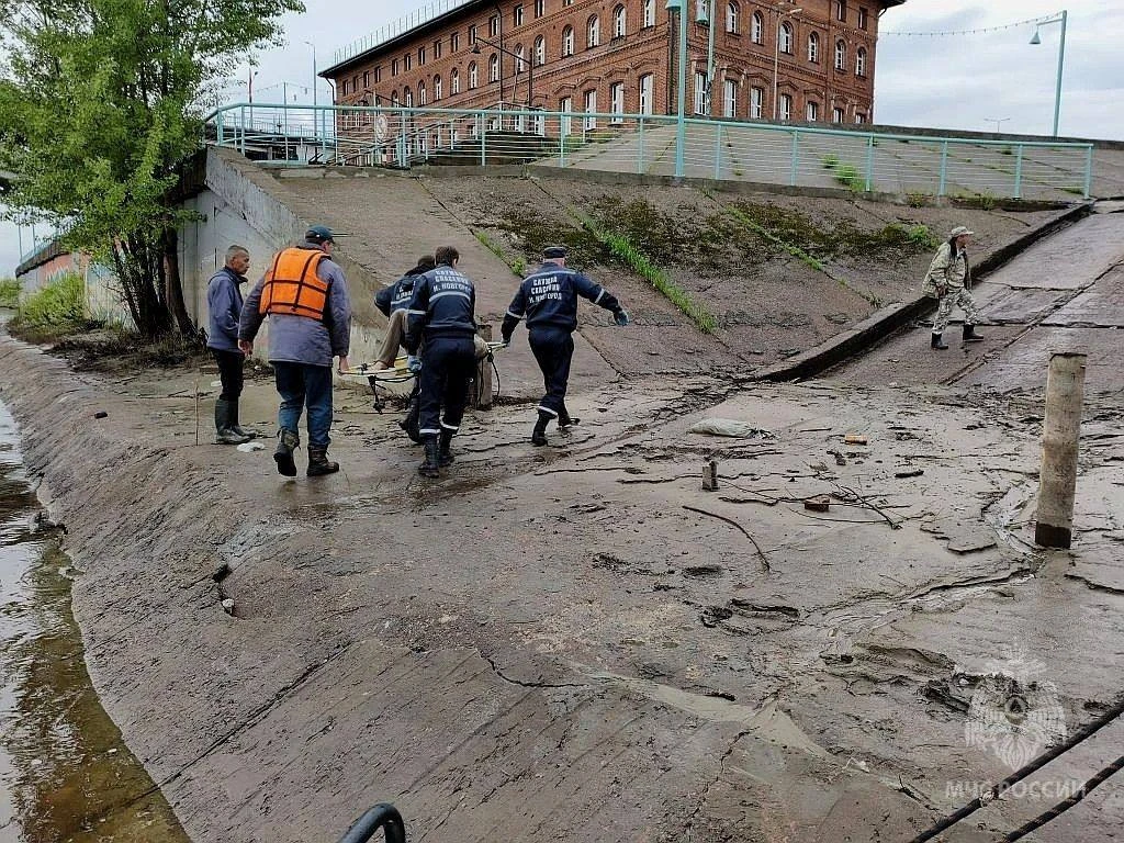 Женщину спасли с острова под Канавинским мостом в Нижнем Новгороде - фото 2