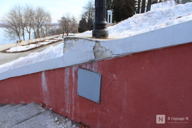 Трещит по швам: как выглядит центр Нижнего Новгорода после аномальной зимы — фоторепортаж - фото 55