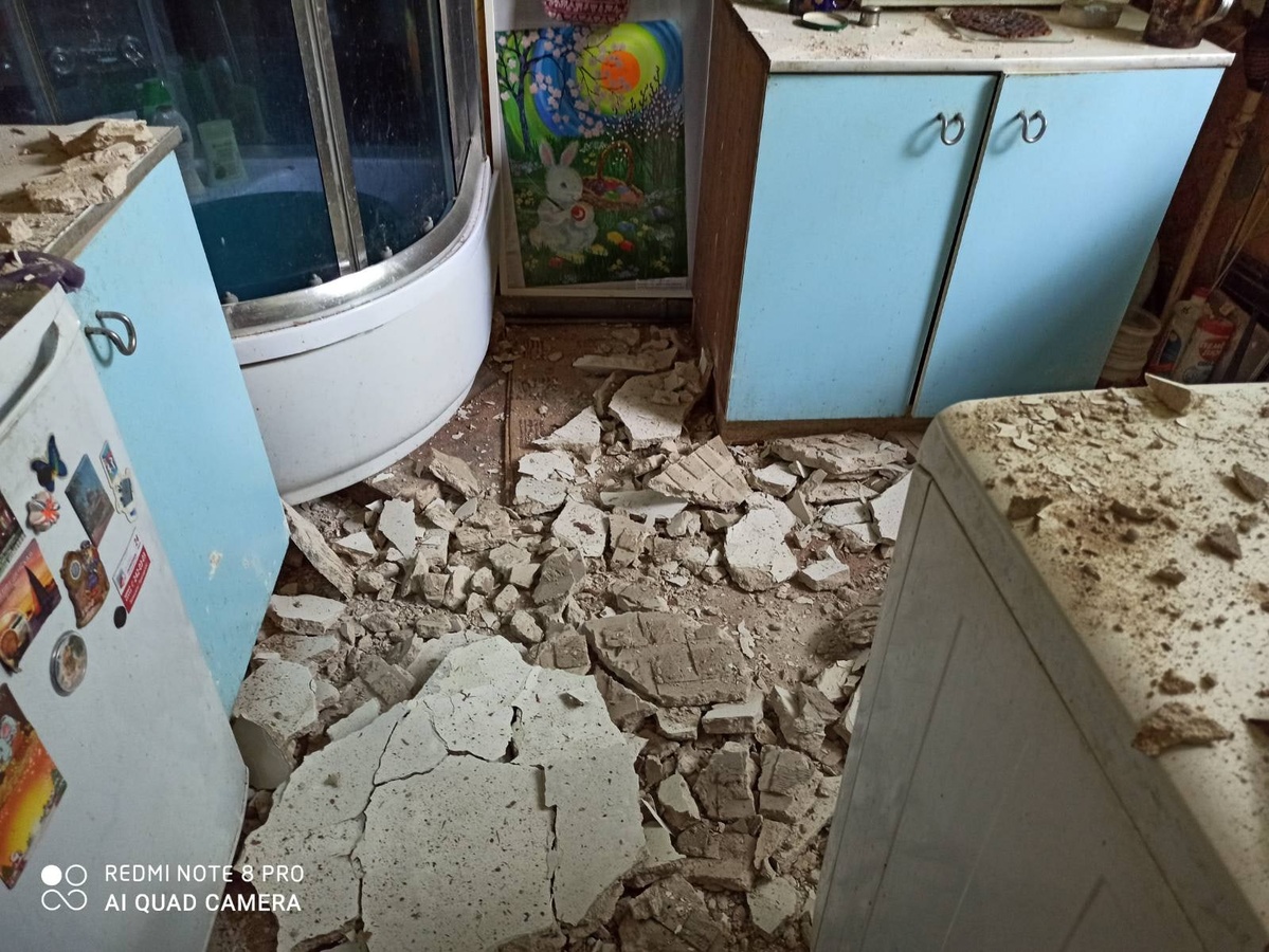 Потолок обрушился в доме на улице Черниговской и чуть не убил ветерана - фото 1