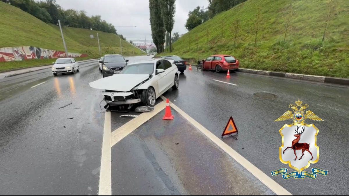 19-летний нижегородец на BMW устроил ДТП на Похвалинском съезде