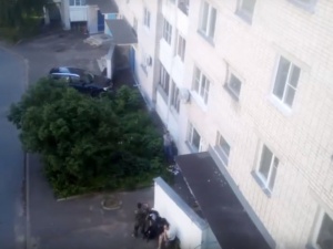 Саровские подростки решили пострелять из оружия во дворе жилого дома