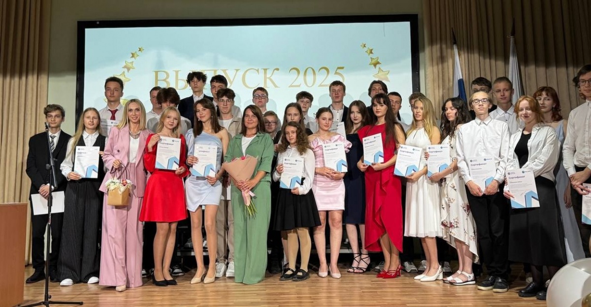 Руководители нижегородского филиала &laquo;Россети Центр и Приволжье&raquo; вручили сертификаты выпускникам проекта &laquo;Энергокружки&raquo; ПАО &laquo;Россети&raquo; - фото 1