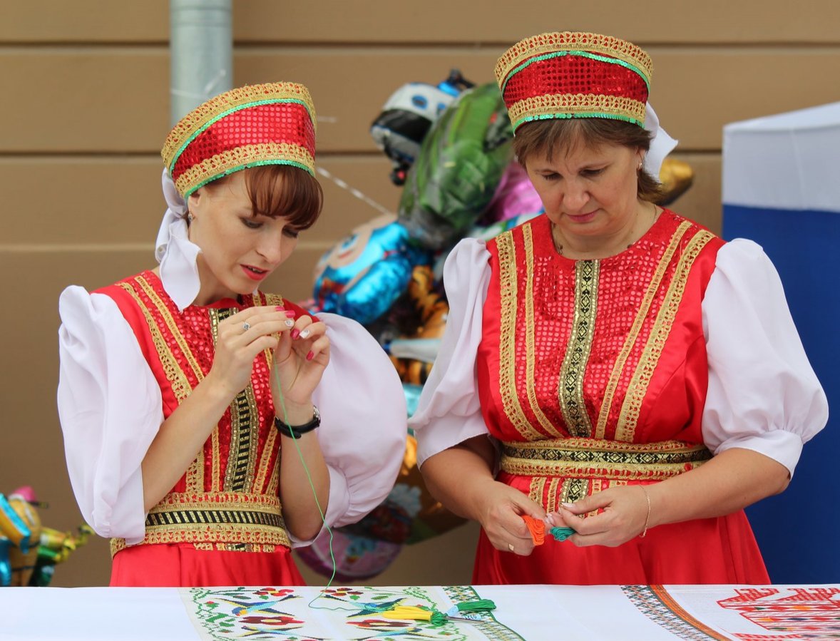 Нижегородцы вышили 25-метровый «Рушник дружбы» в День России