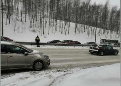 Большегрузам могут запретить ездить по Мызинскому мосту в снегопады - фото 1