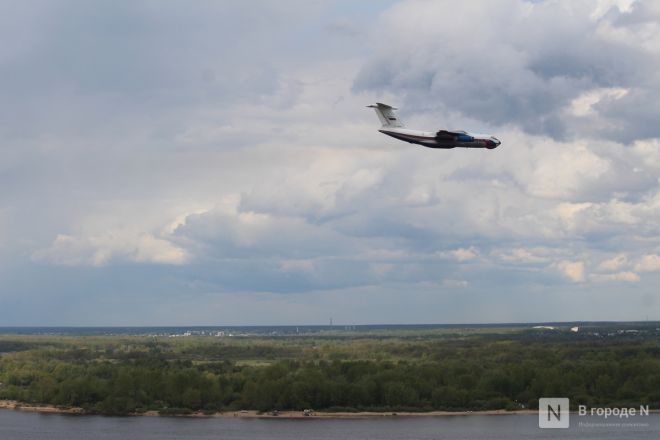 Фоторепортаж: парад в честь 80-й годовщины Победы прошел в Нижнем Новгороде - фото 186