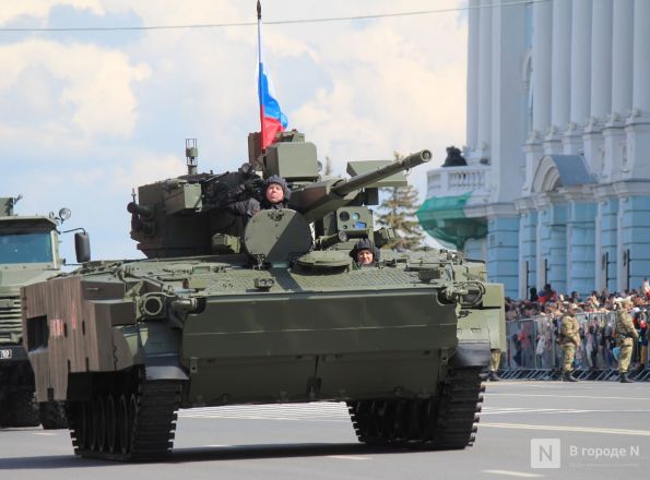 Фоторепортаж: парад в честь 80-й годовщины Победы прошел в Нижнем Новгороде - фото 234