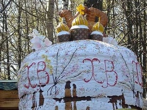 Сразу три кулича-гиганта испекли в Нижнем Новгороде на Пасху