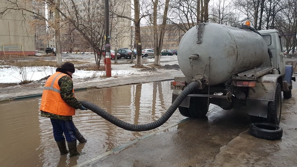 207 кубометров воды откачали с улиц Сормовского и Ленинского районов - фото 1