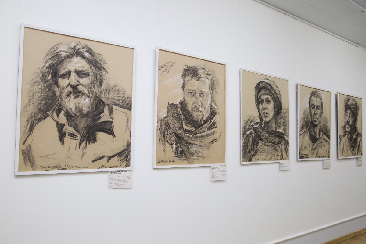 Выставка графических портретов героев СВО открылась в нижегородском Законодательном собрании - фото 1