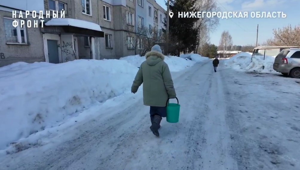 Жители поселка в Нижегородской области уже 10 дней сидят без воды - фото 1