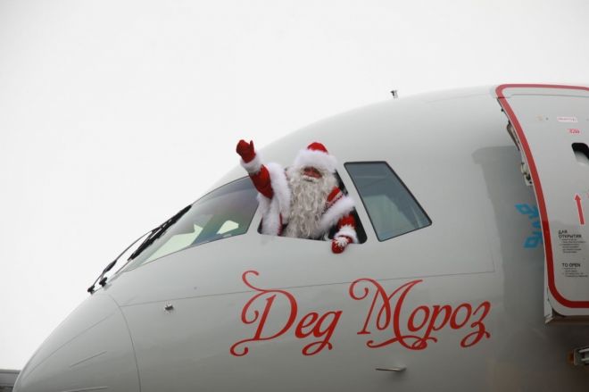Никитин впервые побывал в кабине самолета и сопроводил Деда Мороза в Нижний Новгород - фото 3
