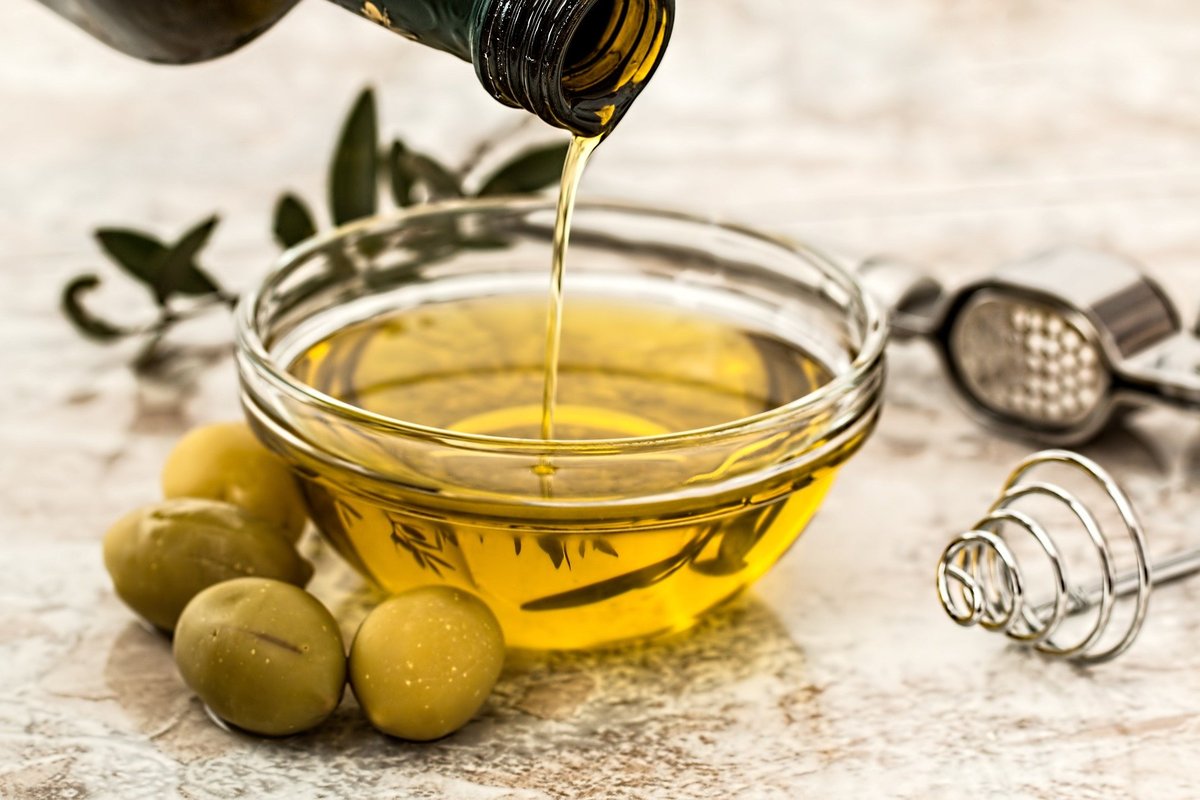 Какое масло лучше: оливковое или подсолнечное - фото 1
