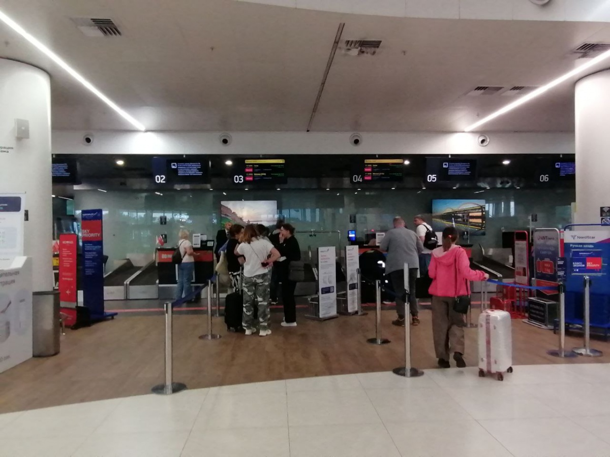 Пассажиры 13 задержанных рейсов остаются в аэропорту Нижнего Новгорода - фото 1