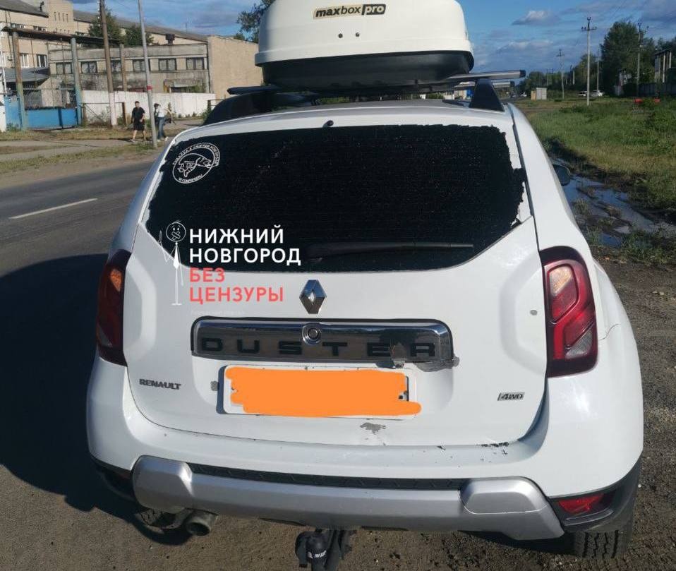 Неизвестный расстреливает машины в Нижнем Новгороде
