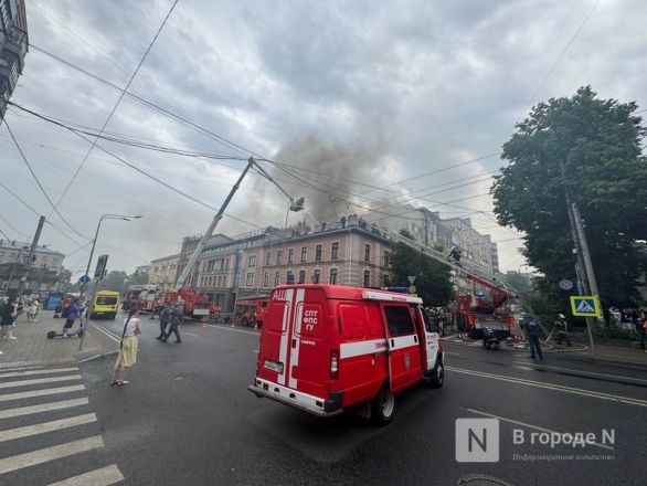 Опубликованы фото с места мощного пожара на Большой Покровской - фото 5