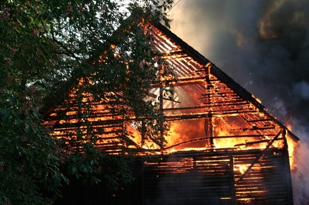 Труп мужчины обнаружили в сгоревшем доме Спасского района