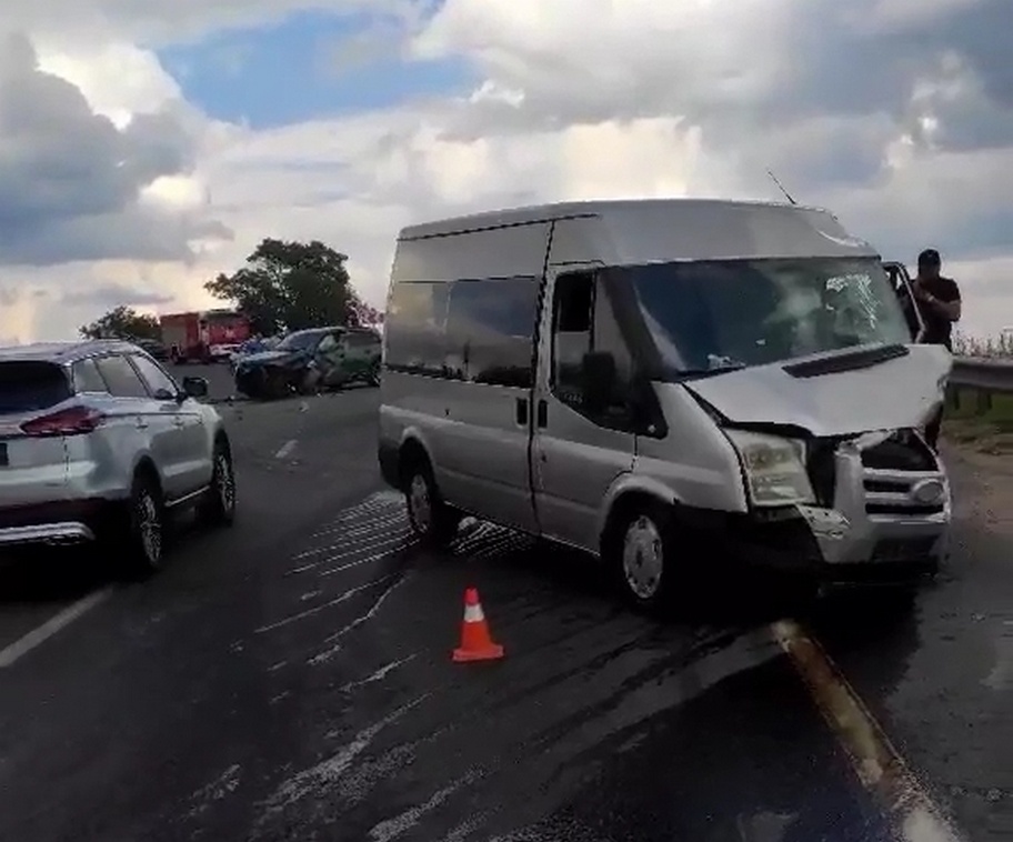 Водители двух иномарок попали в больницу после столкновения в Кстовском районе