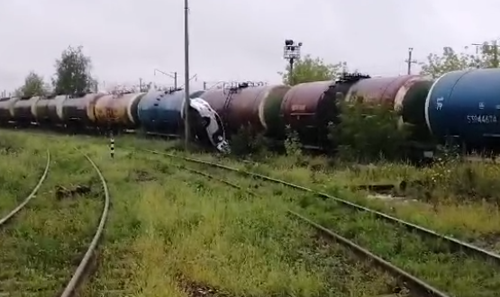 Полиция возбудила уголовное дело по факту столкновения иномарки с поездом в Дзержинске - фото 1