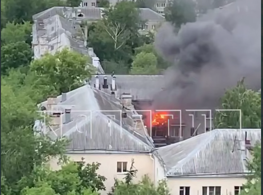 Общежитие горит в в Ленинском районе Нижнего Новгорода - фото 1