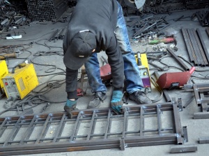 Газосварщика травмировало строительными лесами на предприятии в Дзержинске
