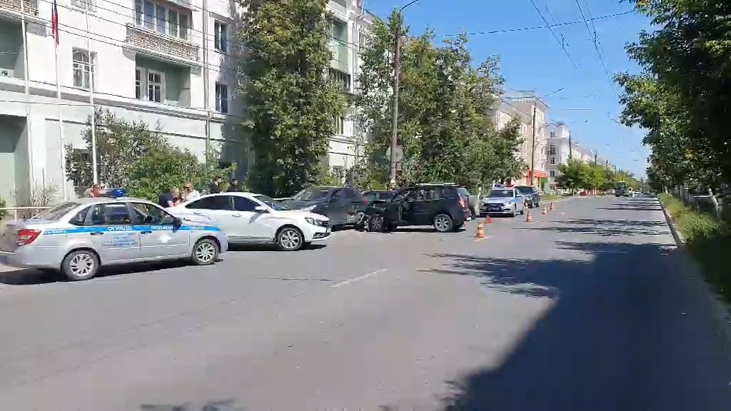 Пьяный водитель устроил массовое ДТП в Дзержинске - фото 1