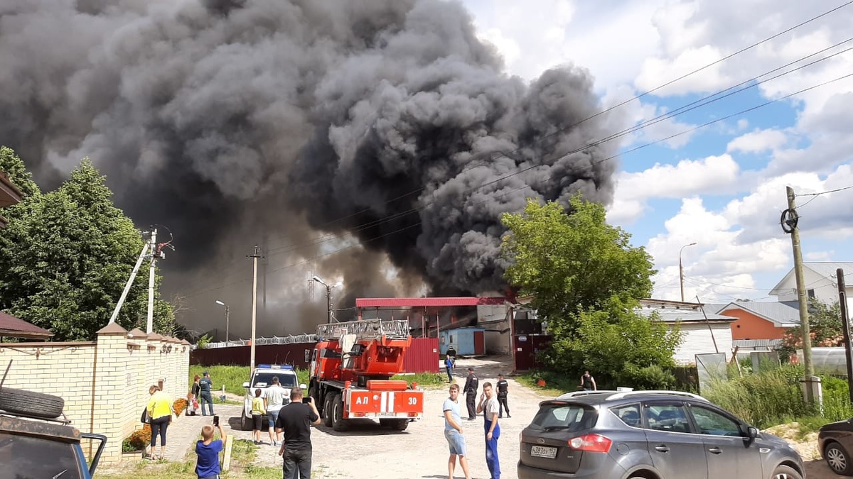 Пожару в Дзержинске на складе полиэтилена присвоен третий ранг - фото 1