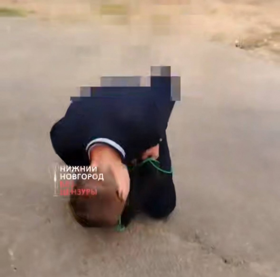 Школьника заставили извиняться на коленях на улице в Нижнем Новгороде - фото 1