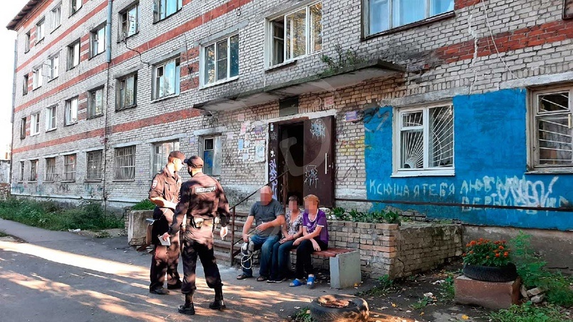 Трехлетняя девочка выпала с третьего этажа в Дзержинске - фото 1