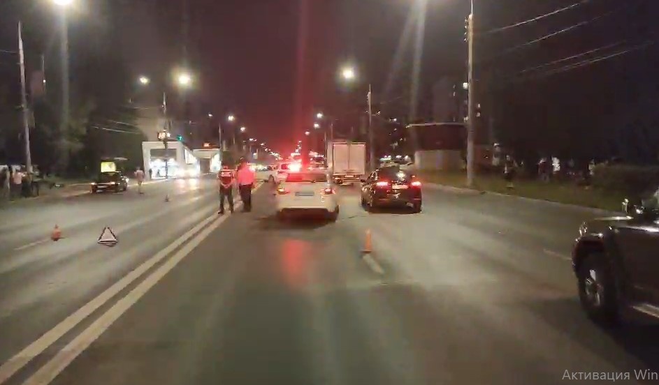 Два автомобиля насмерть переехали женщину в Нижнем Новгороде