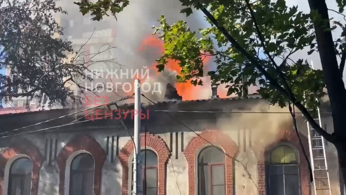Расселенный дом загорелся в центре Нижнего Новгорода - фото 2