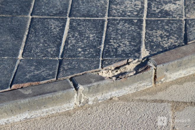 Ржавые урны и разбитая плитка: как пережили зиму знаковые места Нижнего Новгорода - фото 22