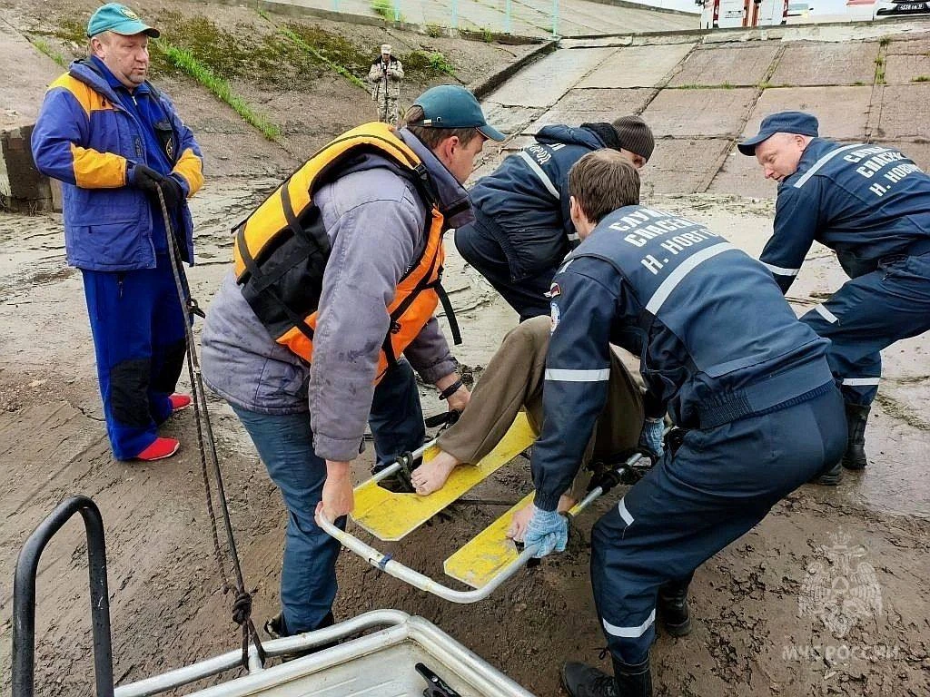 Женщину спасли с острова под Канавинским мостом в Нижнем Новгороде - фото 1