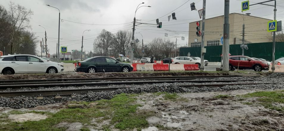 Огромные пробки возникли на перекрестке Ванеева-Сусловой в Нижнем Новгороде - фото 3