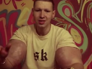 «Руки-базуки» зачитал рэп в своем дебютном клипе (ВИДЕО)