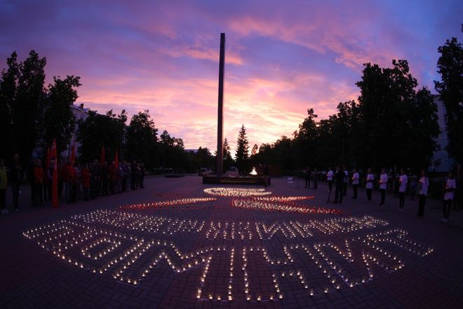 Жители Дзержинска зажгли 2500 свечей в память о героях Великой Отечественной войны - фото 1