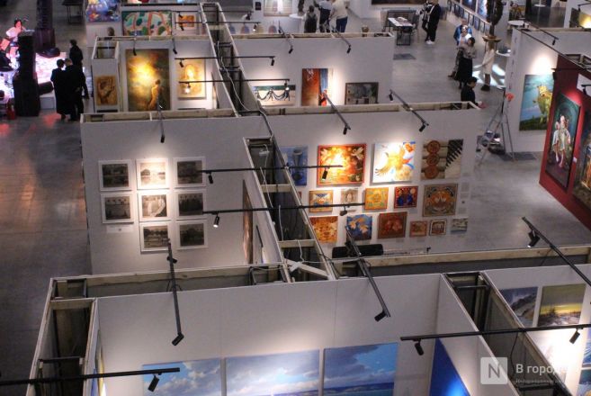 Фоторепортаж: выставка &laquo;АРТ МИР &mdash; 2026&raquo; открылась в Нижнем Новгороде - фото 116