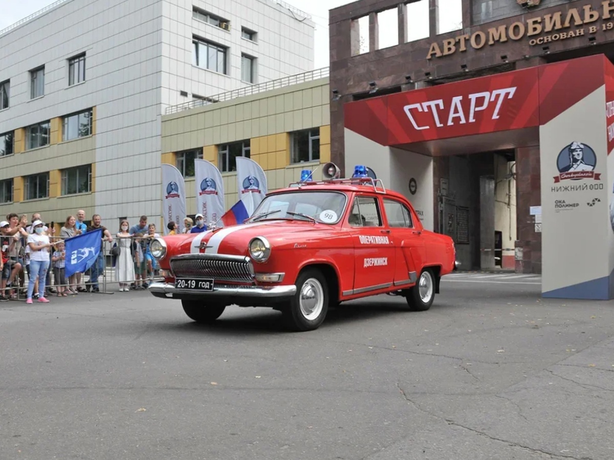 Парад классических автомобилей прошел в Нижнем Новгороде - фото 1