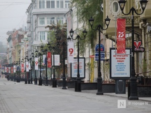 Пустые улицы и «Бессмертный полк» на балконах