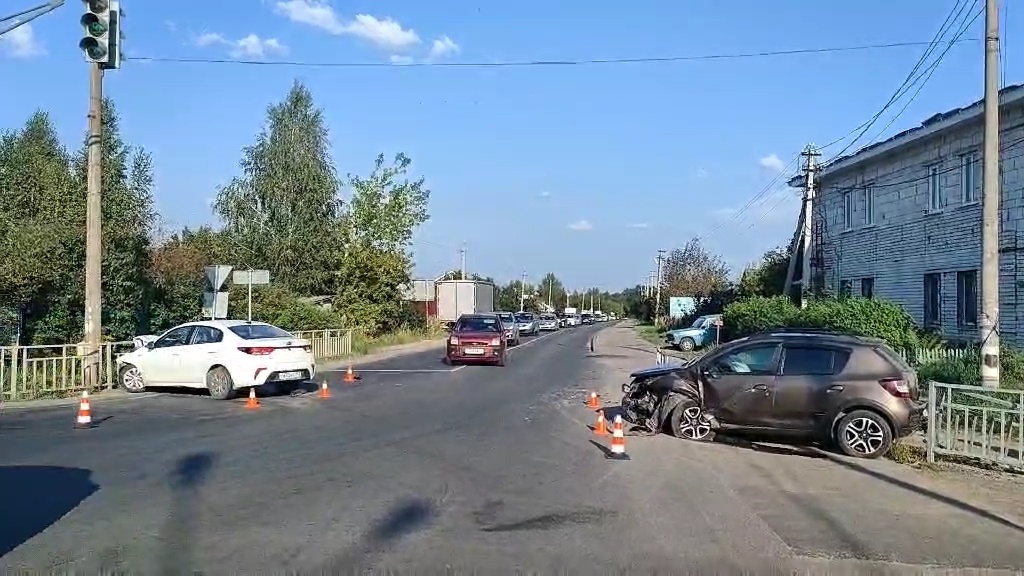 Два водителя оказались в больнице после столкновения в Дивеевском районе - фото 1