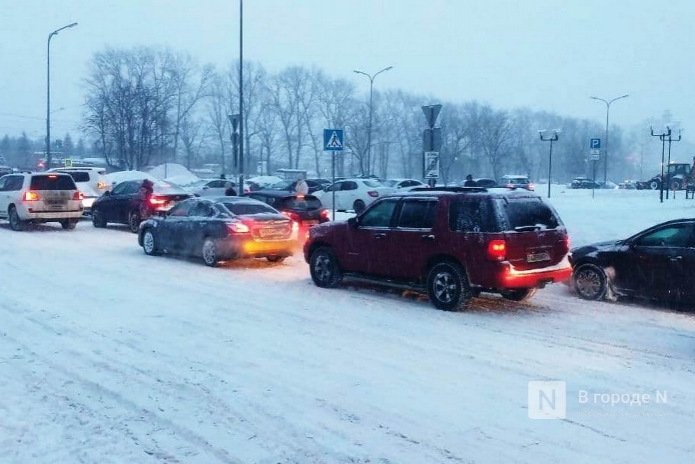Снегопад спровоцировал 9-балльные пробки в Нижнем Новгороде - фото 1