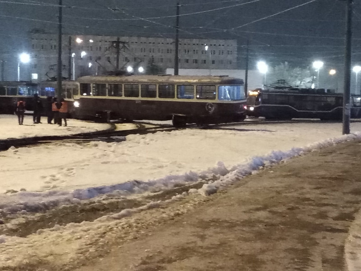 Трамвай сошел с рельсов в Ленинском районе 23 ноября - фото 1