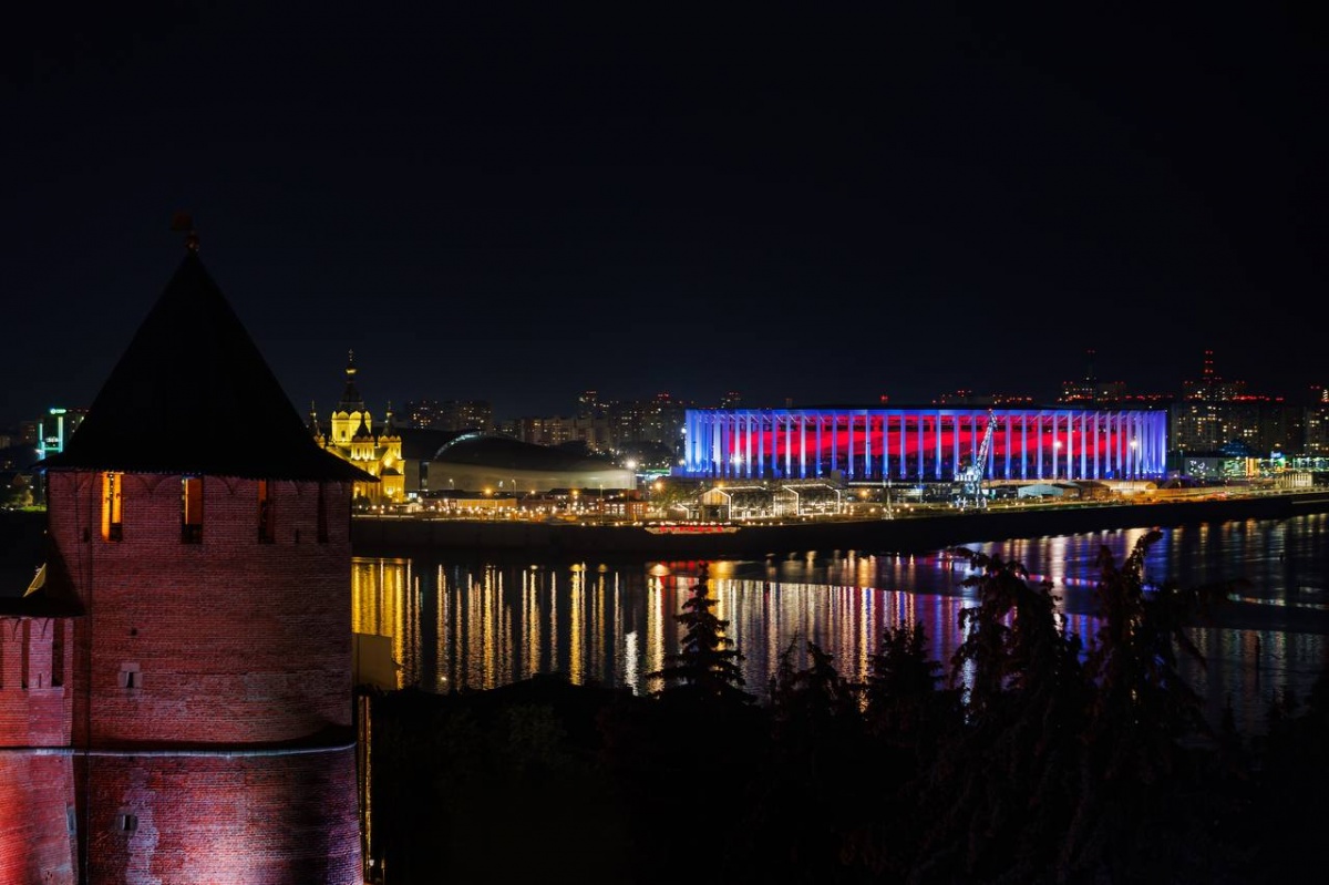 Обновленную архитектурную подсветку стадиона на Стрелке показали нижегородцам - фото 2