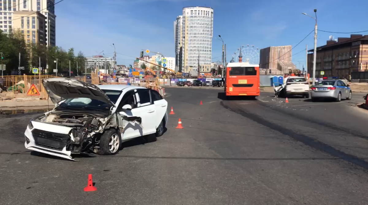 Автомобилист устроил жесткую аварию на улице Родионова и сбежал - фото 1