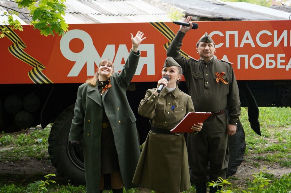 Акция «Поем двором» для ветеранов прошла в Дзержинске